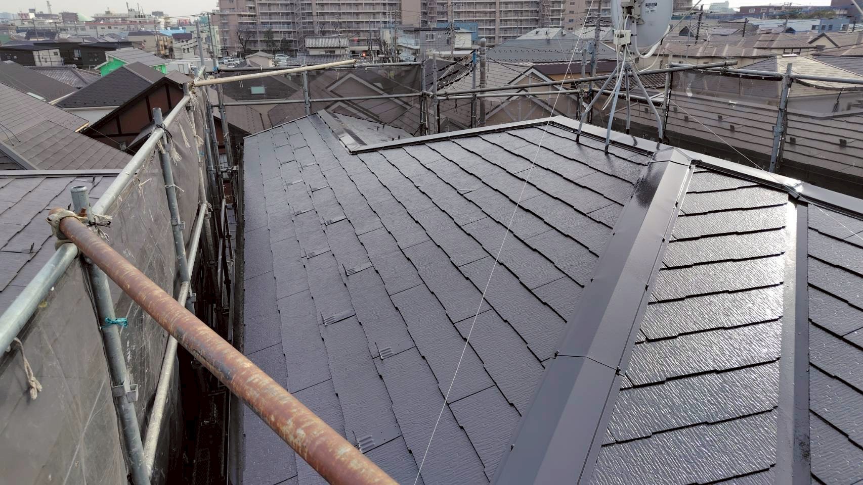 ツヤのある状態に復活したスレート屋根